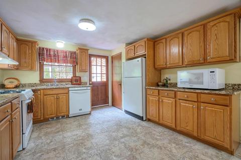 27 Walnut St, Townsend, MA 01469 photo 4