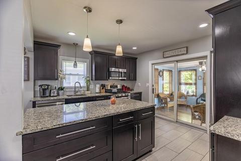 92 Epping St, Lowell, MA 01852 photo 3