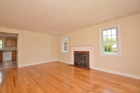 78 Robak Dr, Chicopee, MA 01020 photo 5