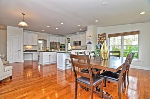 27 Howarth Dr, Upton, MA 01568 photo 5