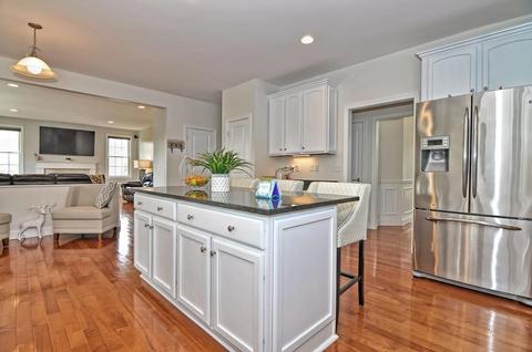 27 Howarth Dr, Upton, MA 01568 photo 4