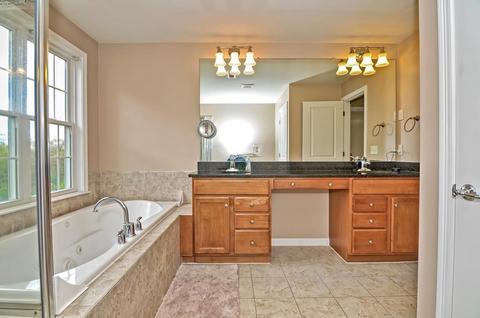 27 Howarth Dr, Upton, MA 01568 photo 17