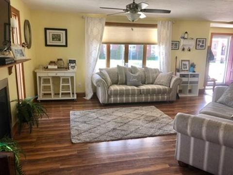516 Britton St, Chicopee, MA 01020 photo 3