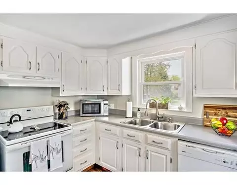 25 Tarbox St, Dedham, MA 02026 photo 4