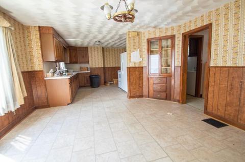 25 Clinton St, Chicopee, MA 01013 photo 6