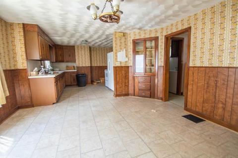 25 Clinton St, Chicopee, MA 01013 photo 7