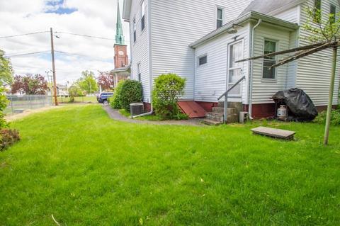 25 Clinton St, Chicopee, MA 01013 photo 5