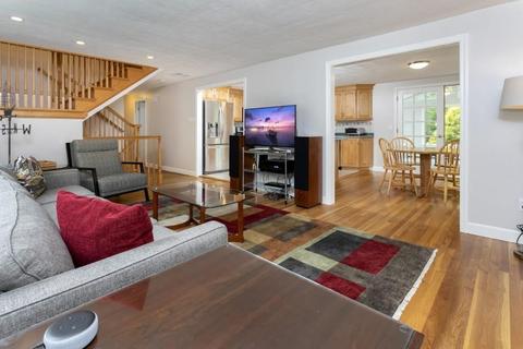 5 Barbara Rd, Stoneham, MA 02180 photo 4