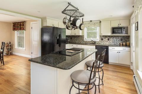 160 Main St, Upton, MA 01568 photo 3