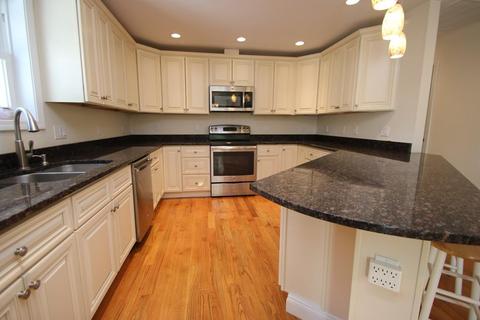 24 Carson St, Saugus, MA 01906 photo 4