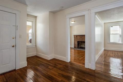 37 Longview St, Springfield, MA 01108 photo 4