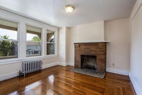 37 Longview St, Springfield, MA 01108 photo 5