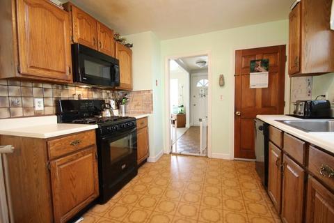 9 Central Pl, Saugus, MA 01906 photo 2