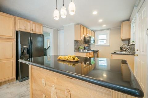 949 Roosevelt Ave, Springfield, MA 01109 photo 6