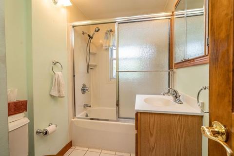 27 Harrington Rd, Chicopee, MA 01020 photo 8