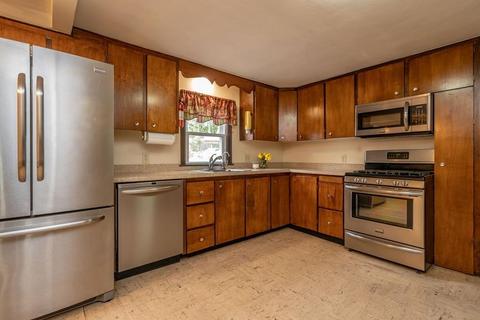 27 Harrington Rd, Chicopee, MA 01020 photo 4