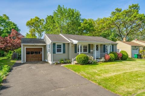 27 Harrington Rd, Chicopee, MA 01020 photo 2