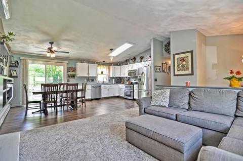 32 Colonial Rd, Douglas, MA 01516 photo 4