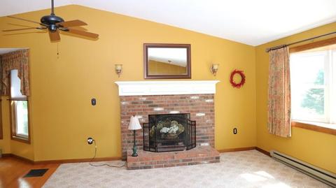 7 Surrey Ln, Webster, MA 01570 photo 3