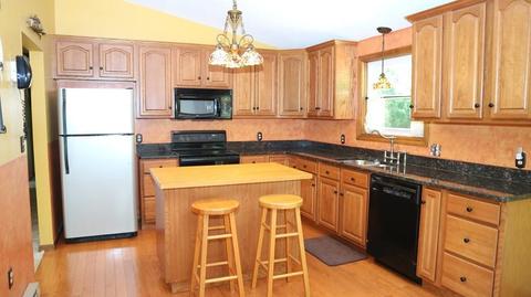 7 Surrey Ln, Webster, MA 01570 photo 9