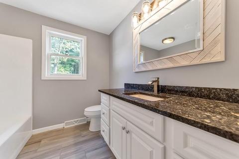 15 Jordan St, Springfield, MA 01129 photo 9