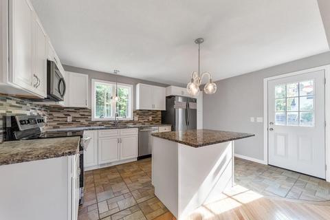 15 Jordan St, Springfield, MA 01129 photo 2