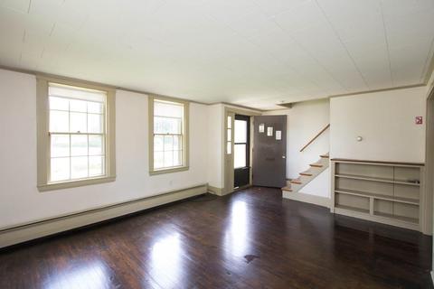 40 Concord St, Maynard, MA 01754 photo 3