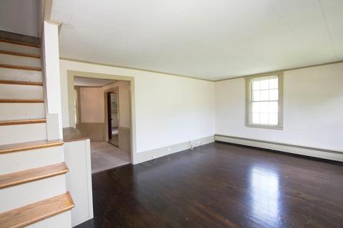 40 Concord St, Maynard, MA 01754 photo 2