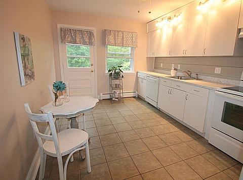 131 Colonial Cir #A, Chicopee, MA 01020 photo 3