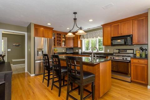 22 Lyons St, Franklin, MA 02038 photo 3