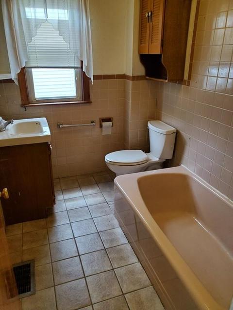 17 Harvey St, Everett, MA 02149 photo 4