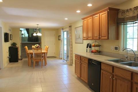 94 Milford St, Upton, MA 01568 photo 5