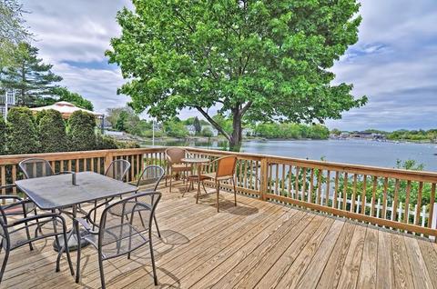 22 Riverside St, Danvers, MA 01923 photo 1
