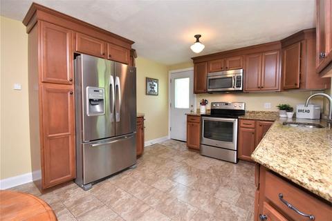 31 Standish Rd, Attleboro, MA 02703 photo 3