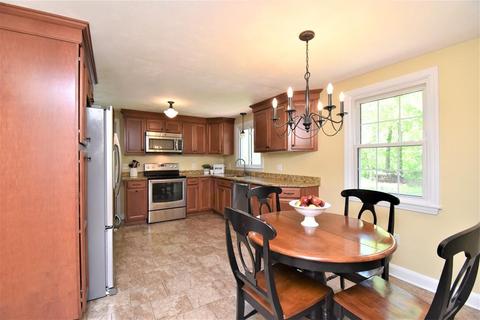 31 Standish Rd, Attleboro, MA 02703 photo 2