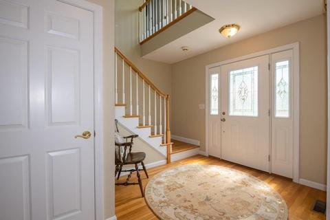 8 Wayside Dr, Danvers, MA 01923 photo 3