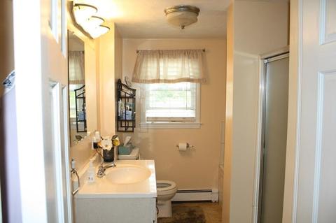18 Longbow Rd, Stoneham, MA 02180 photo 2