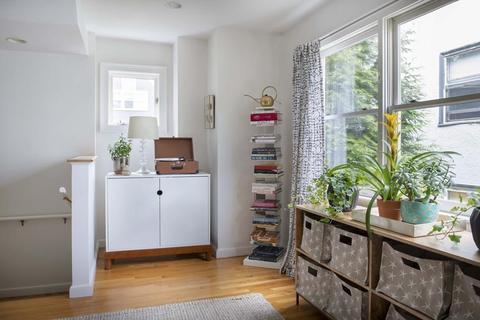 8 Eustis St, Cambridge, MA 02140 photo 10
