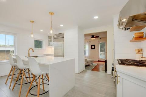 9 Gerry St, Marblehead, MA 01945 photo 3