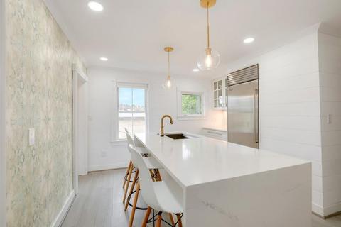 9 Gerry St, Marblehead, MA 01945 photo 2