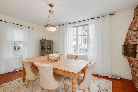 9 Gerry St, Marblehead, MA 01945 photo 7