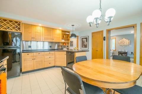 105 Maple St, Easthampton, MA 01027 photo 3