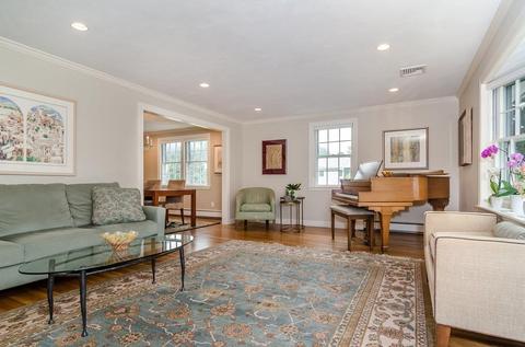 15 Meredith Cir, Needham, MA 02492 photo 8