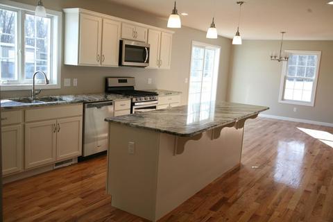 252 Naismith St, Springfield, MA 01104 photo 3