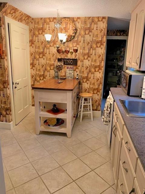 829 Dickinson St, Springfield, MA 01108 photo 9