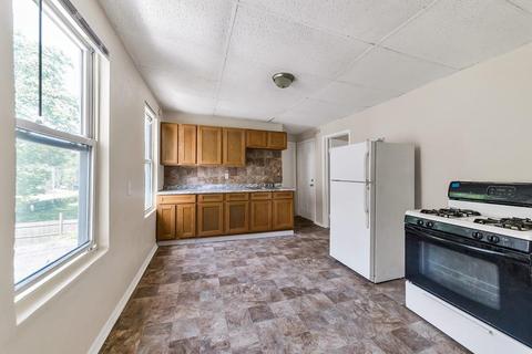 24 Ringgold St, Springfield, MA 01107 photo 2