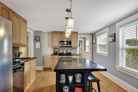 28 Dyer St, Framingham, MA 01702 photo 5