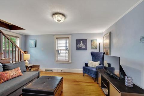 28 Dyer St, Framingham, MA 01702 photo 10