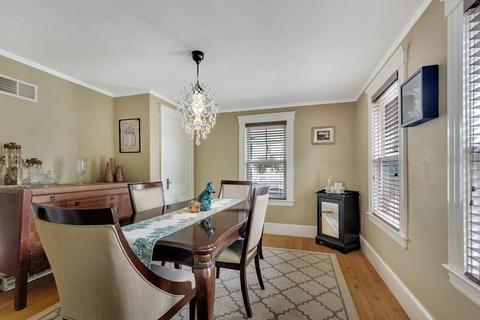 28 Dyer St, Framingham, MA 01702 photo 3
