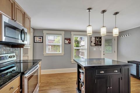 28 Dyer St, Framingham, MA 01702 photo 7